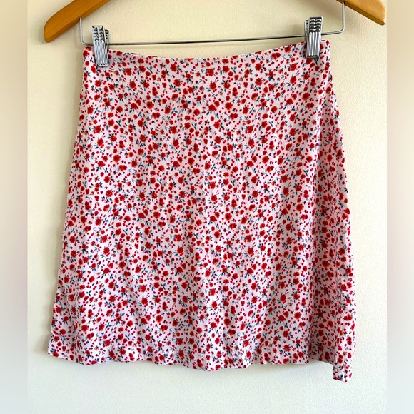 Brandy Melville Dresses & Skirts - Brandy Melville | Floral Mini Skirt, Size XS/S ✨